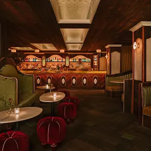 Flatiron Hotel, Sonder Otel